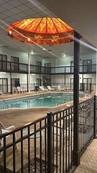 More Photos Of 11 Des Moines Ave, South Hutchinson Hotel For Sale