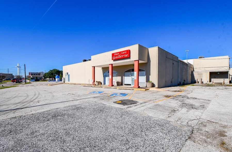More Photos Of 11502-11600 Hughes Rd, Houston Freestanding For Sale