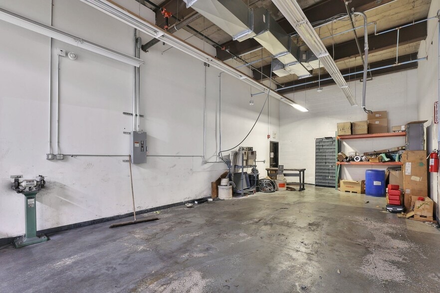More Photos Of 16 Harrison Ave, Yonkers Warehouse For Lease
