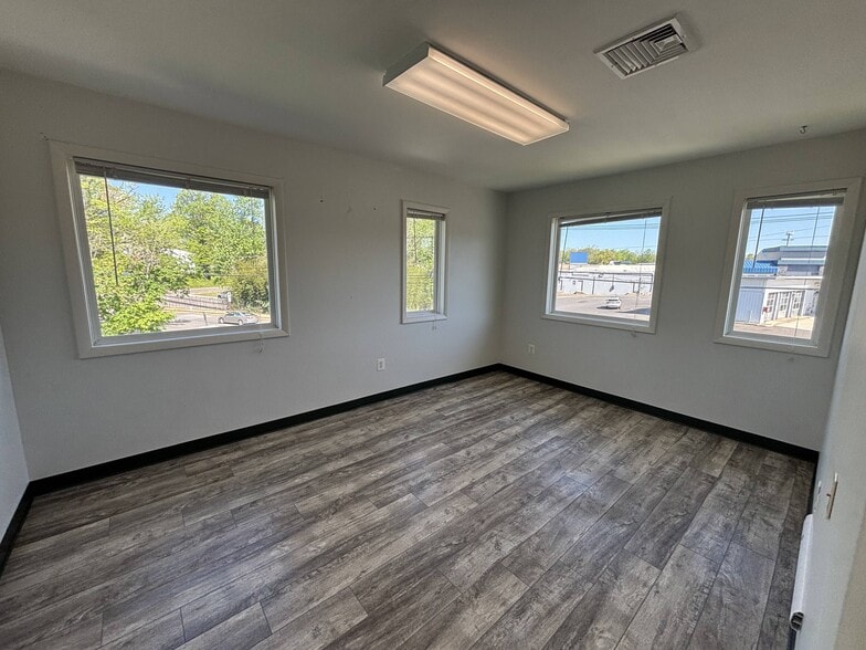 More Photos Of 901 Mantua Pike, Woodbury Office For Lease