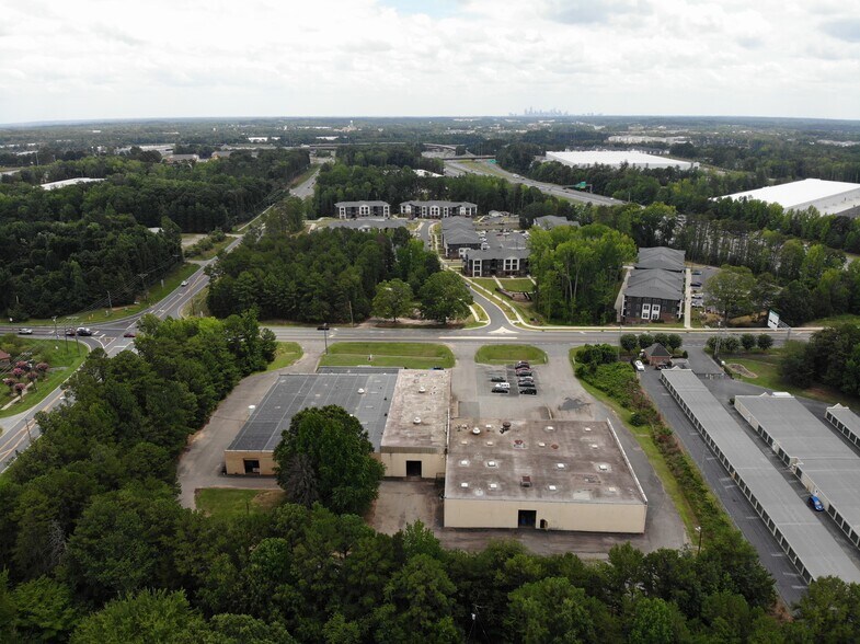 More Photos Of 11601 Hambright Rd, Huntersville Manufacturing For Lease