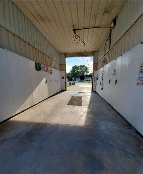 More Photos Of 911 S Logan St, Lena Carwash For Sale