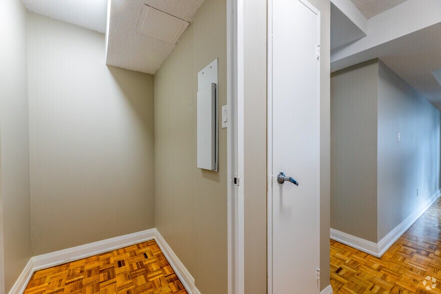 More Photos Of 20 Carlton Street, 25 Wood St, Toronto Apartments For Lease