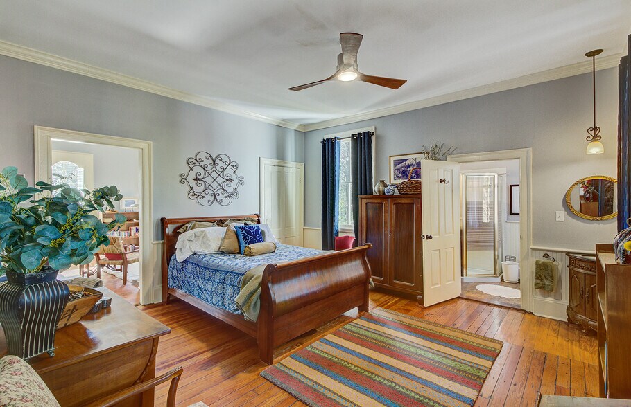 More Photos Of 112 S Magnolia St, Summerville Office Residential For Lease