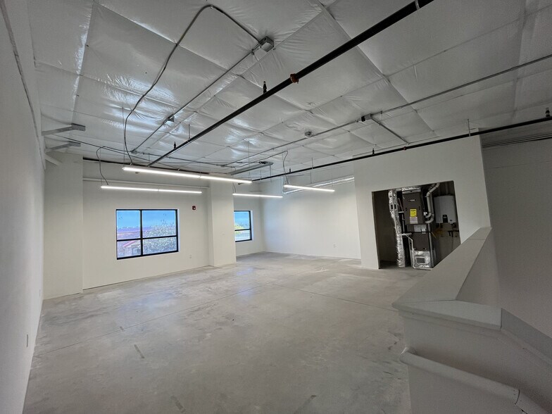 More Photos Of 9235 Eastman Park Dr, Windsor Light Manufacturing For Lease