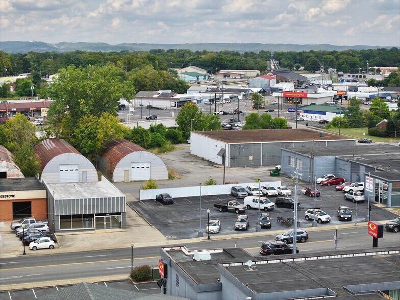 More Photos Of 240 W Main St, Gallatin Freestanding For Lease