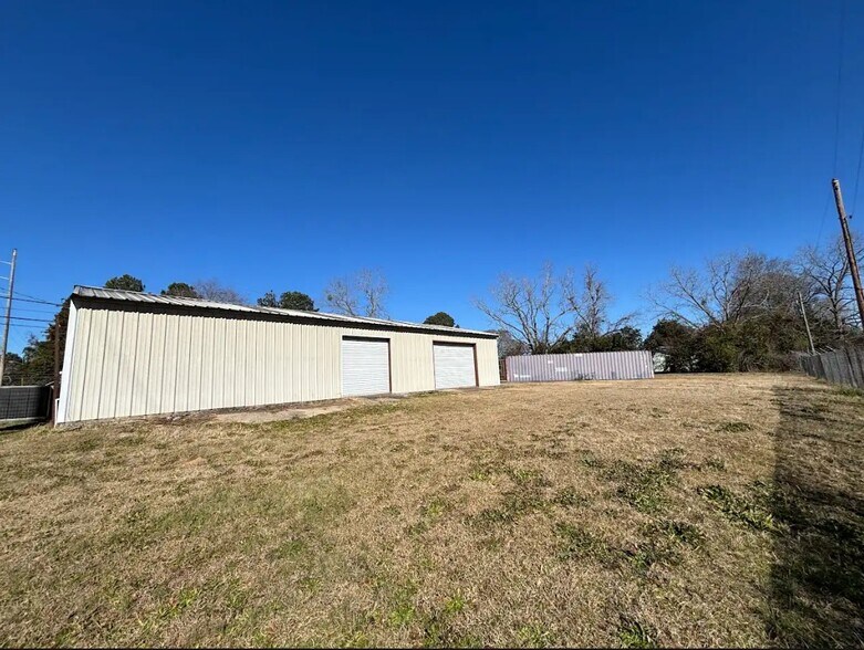 More Photos Of 262 Ash St, Cochran Warehouse For Sale