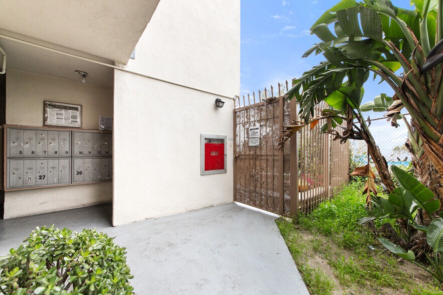 More Photos Of 571 Fairview Ave, Los Angeles Apartments For Sale