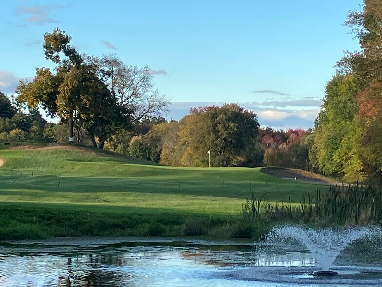 Primary Photo Of 20 Copper Hill Rd, East Granby Golf Course Driving Range For Sale