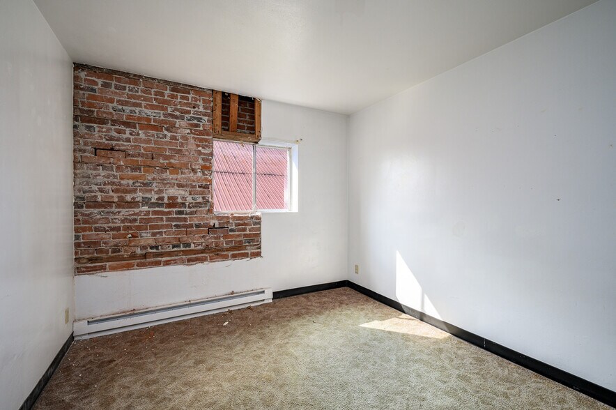 More Photos Of 229 E Monroe St, Carlton Apartments For Sale