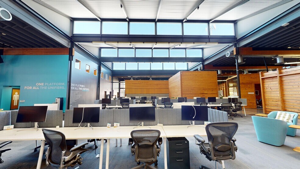 More Photos Of 2201 E 6th St, Austin Loft Creative Space For Lease