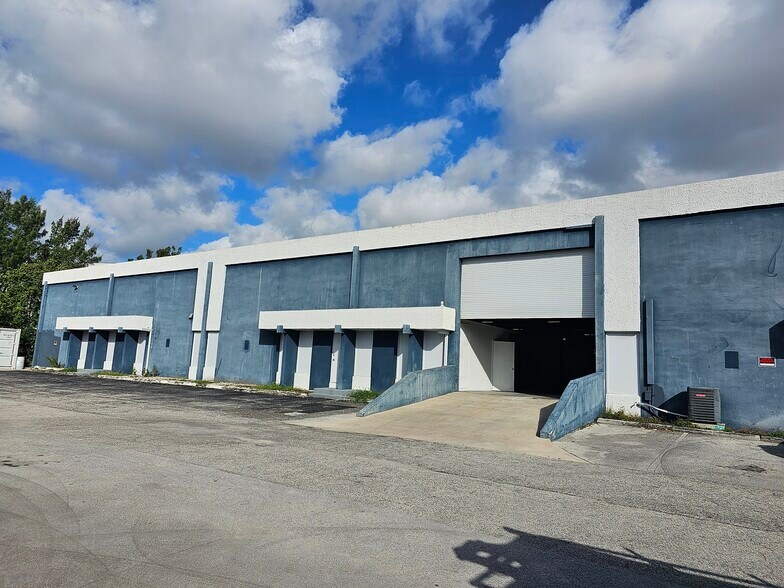More Photos Of 3277 SE 14th Ave, Fort Lauderdale Warehouse For Lease