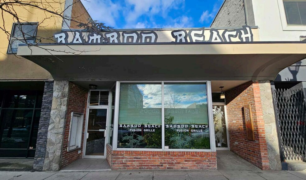 Primary Photo Of 3313 30 Av, Vernon Restaurant For Sale