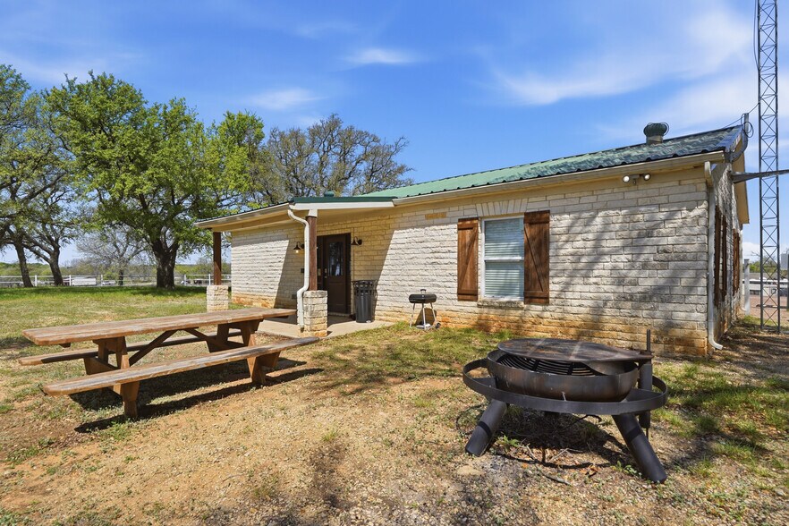 More Photos Of 5860 N FM 51, Weatherford Trailer Camper Park For Sale