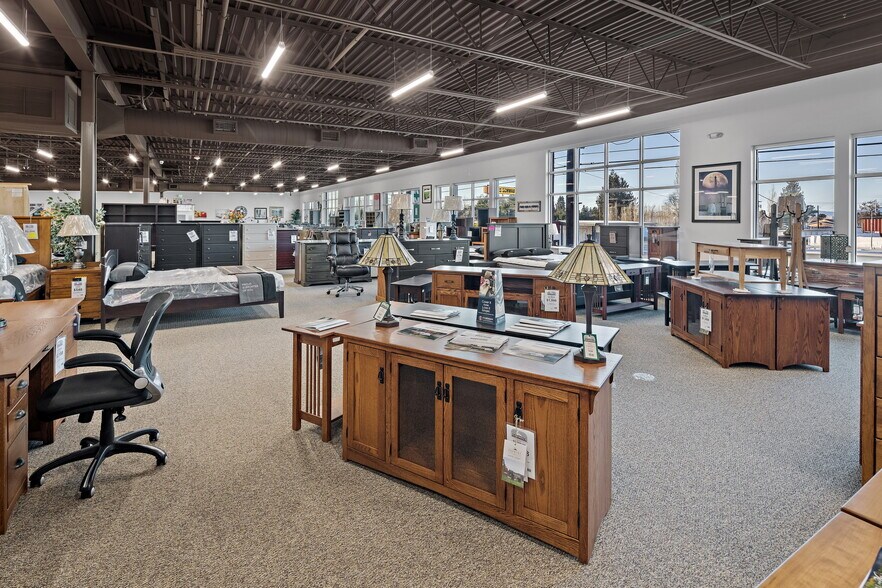 More Photos Of 916 W Division St, Mount Vernon General Retail For Sale