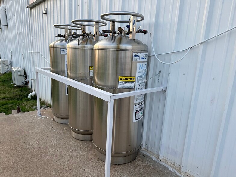 More Photos Of 947 N Buffington Rd, Sallisaw Warehouse For Sale