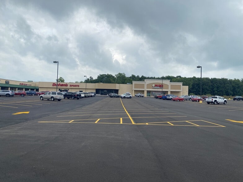 Primary Photo Of 2008 N Wayne St, Angola Unknown For Lease