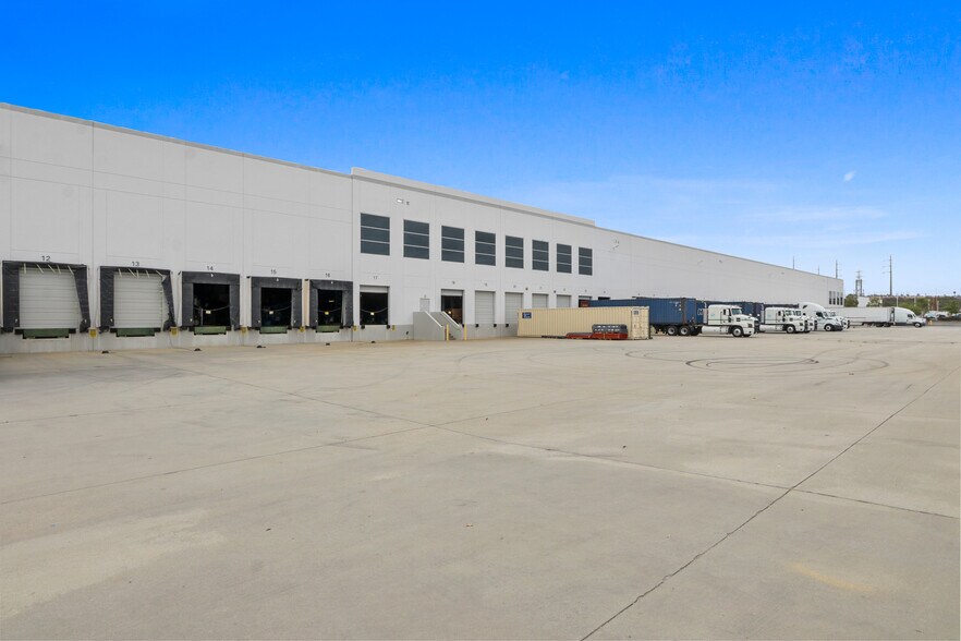More Photos Of 50 Icon, Foothill Ranch Manufacturing For Lease