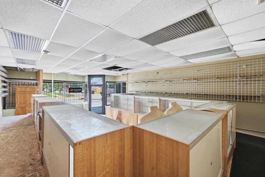 More Photos Of 7100 Morgan St, Chicago Storefront For Sale