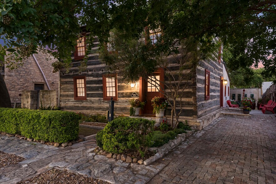 More Photos Of 104 E Austin St, Fredericksburg Storefront Retail Residential For Sale