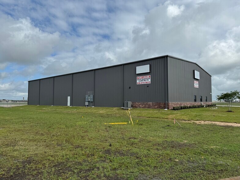 More Photos Of 8850 Industrial Pky, Beaumont Warehouse For Lease