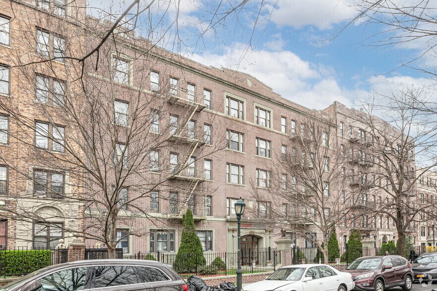 More Photos Of 374 Eastern Pky, Brooklyn Apartments For Sale