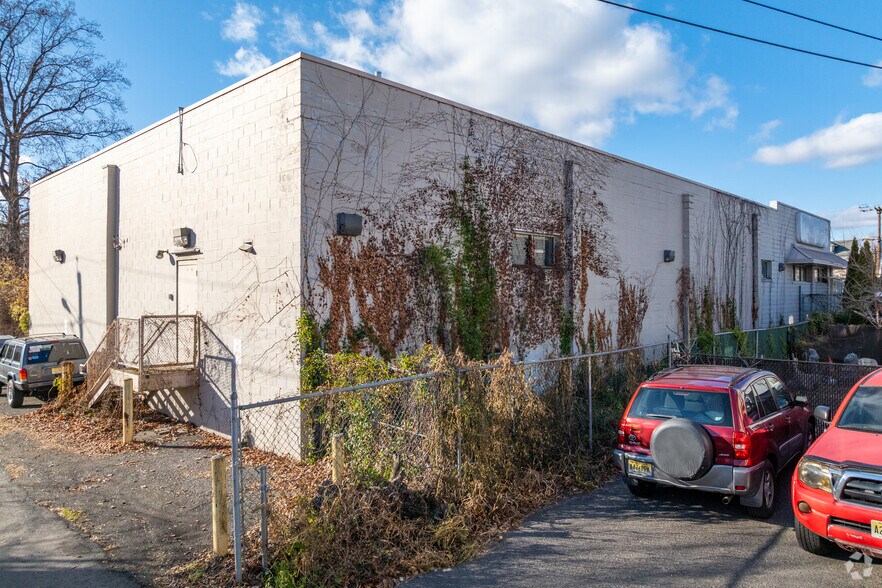 More Photos Of 739 Greenwood Ave, Trenton Freestanding For Lease