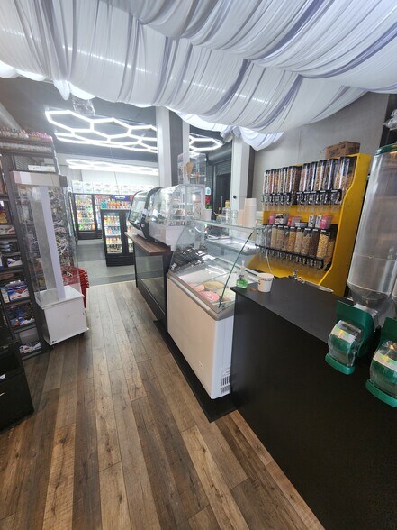 More Photos Of 12500 Biscayne Blvd, North Miami General Retail For Lease