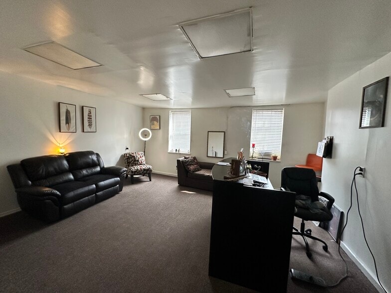 More Photos Of 508 S Broadway, Baltimore Storefront Retail Office For Sale