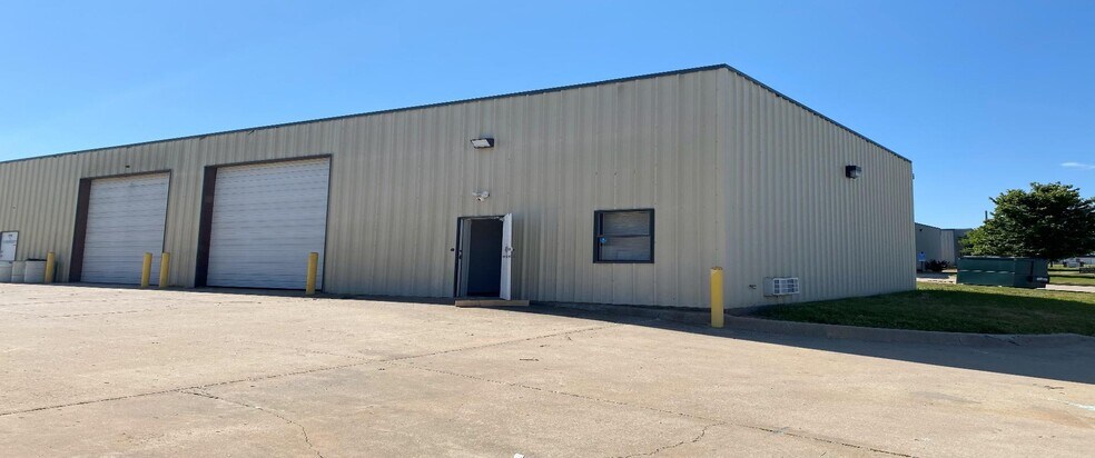 More Photos Of 3531-3547 MacDonnell Ave, Norman Warehouse For Lease
