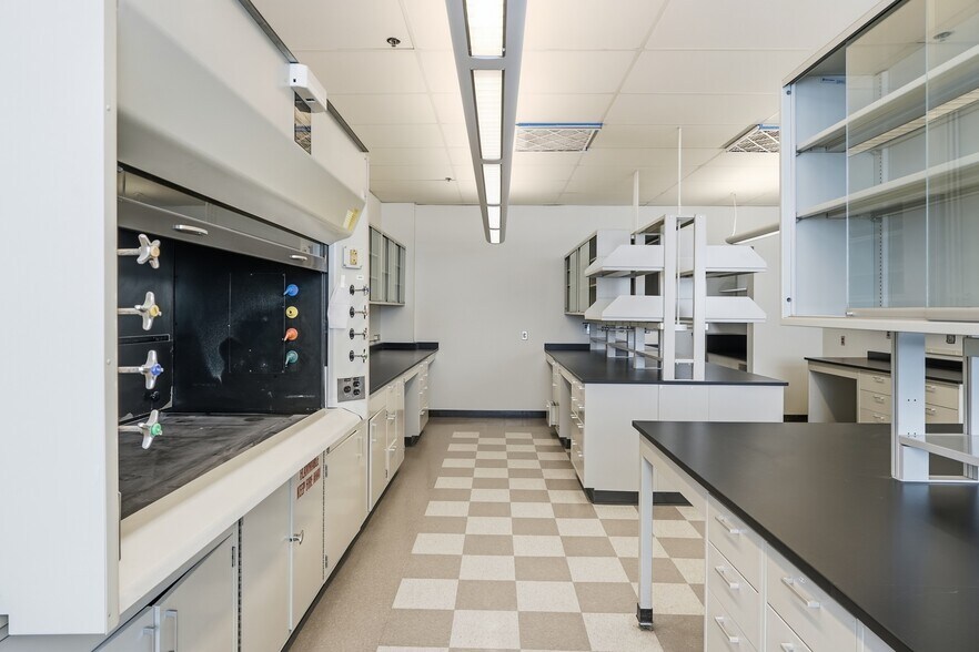 More Photos Of 2425 Ridgecrest Dr SE, Albuquerque Medical For Lease