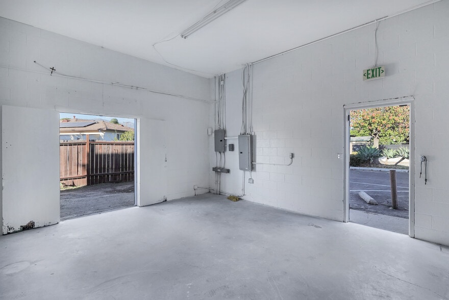 More Photos Of 233 W Harvard Blvd, Santa Paula Freestanding For Lease