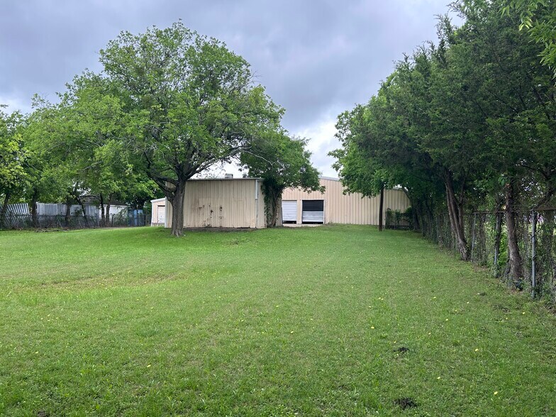 More Photos Of 3228 Beckley Rd, Lancaster Warehouse For Sale