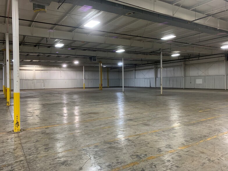 More Photos Of 400 Shotwell Dr, Franklin Warehouse For Lease