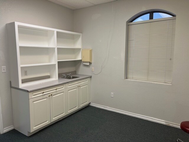 More Photos Of 3106 S W S Young Dr, Killeen Medical For Lease