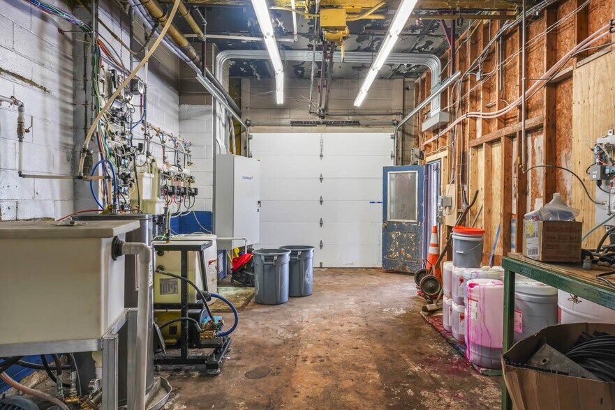 More Photos Of 690-696 River St, Troy Freestanding For Sale