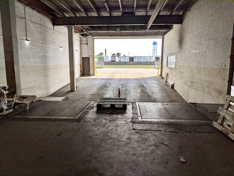 More Photos Of 5055 W Lexington St, Chicago Manufacturing For Lease