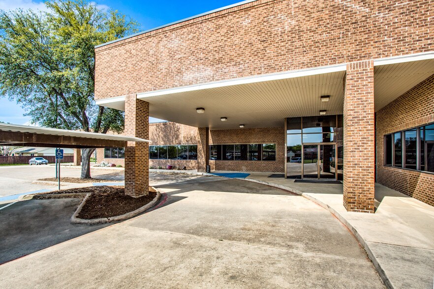 More Photos Of 6600 Paige Rd, The Colony Office For Lease