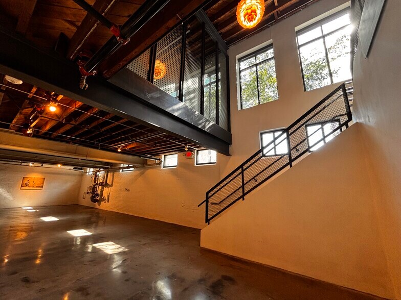More Photos Of 319 SW 5th St, Des Moines Loft Creative Space For Lease