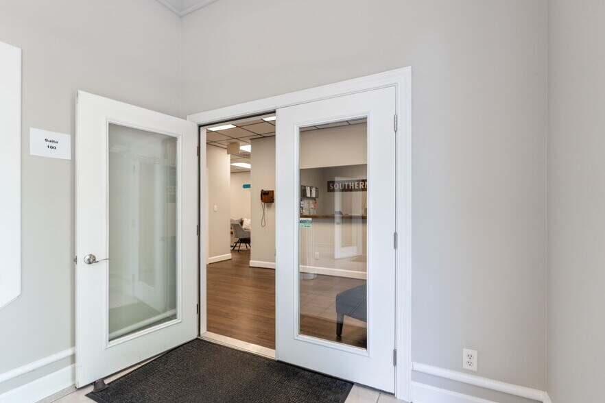 More Photos Of 3240 Office Pointe Pl, Louisville Office For Sale