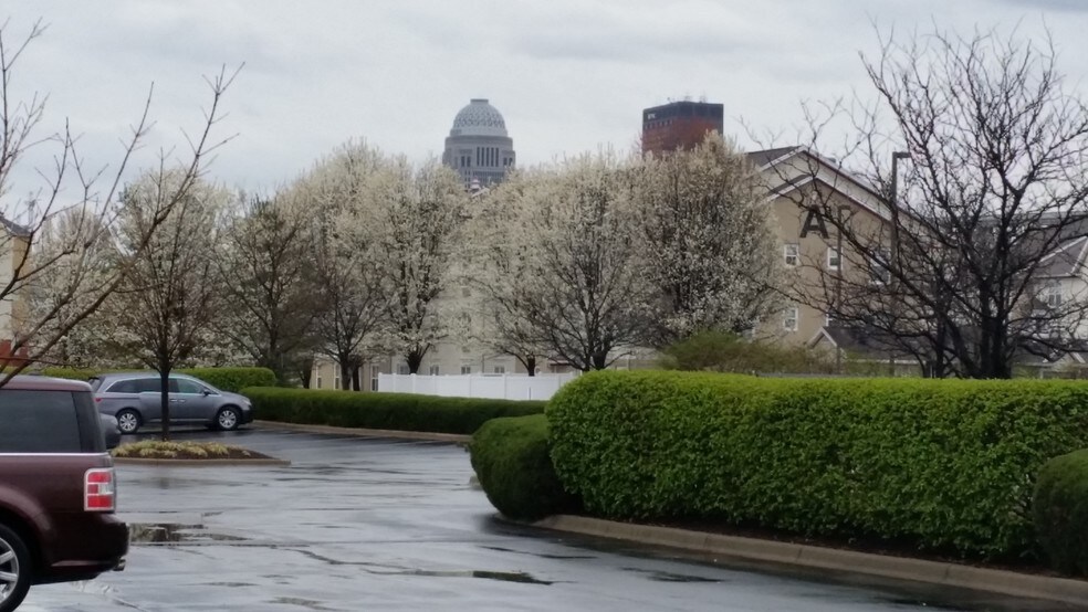 More Photos Of 601 N Shore Dr, Jeffersonville Medical For Sale