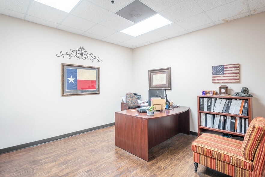 More Photos Of 1444 N Central Expy, McKinney Office For Sale