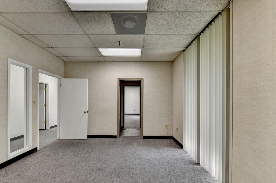 More Photos Of 6301 Best Friend Rd, Norcross Manufacturing For Lease