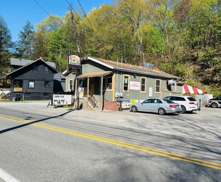 Primary Photo Of 325 Camp Horne Rd, Pittsburgh Bar For Lease