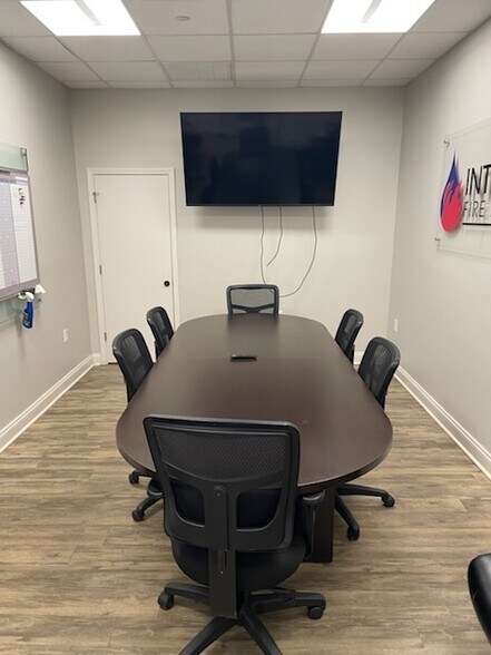 More Photos Of 5462 Able Ct, Mobile Light Distribution For Lease