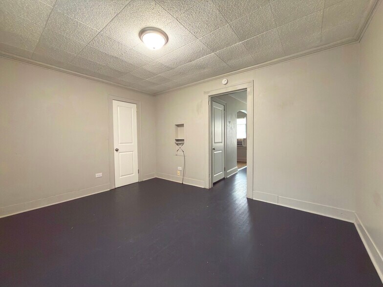 More Photos Of 1007 S Main St, Mount Airy Apartments For Sale