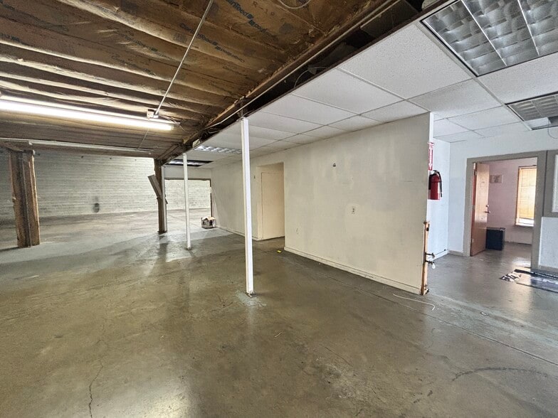 More Photos Of 2618 Cherry Ave NE, Salem Industrial For Sale