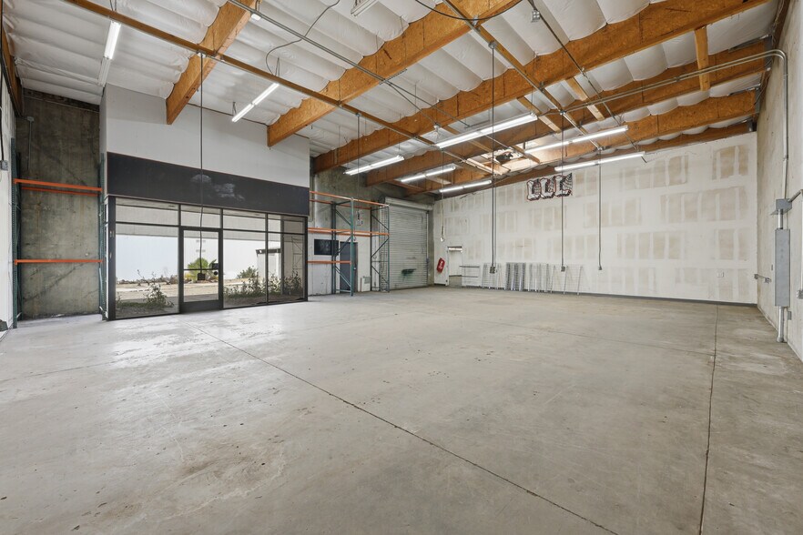 More Photos Of 285 Venture St, San Marcos Manufacturing For Sale
