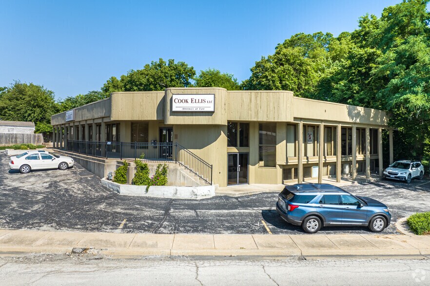 More Photos Of 136 E Walnut St, Independence Office For Lease