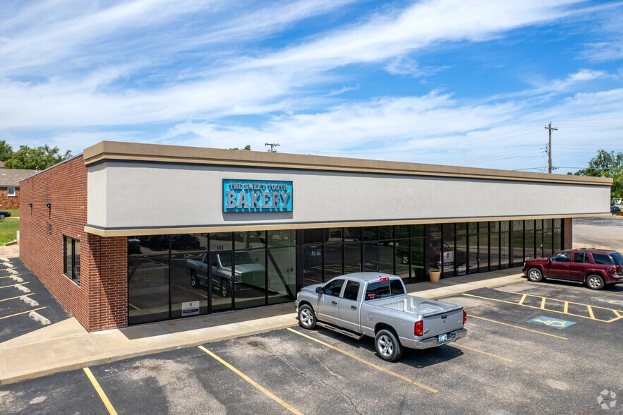 Primary Photo Of 2426 N Hawkins, Choctaw Freestanding For Lease